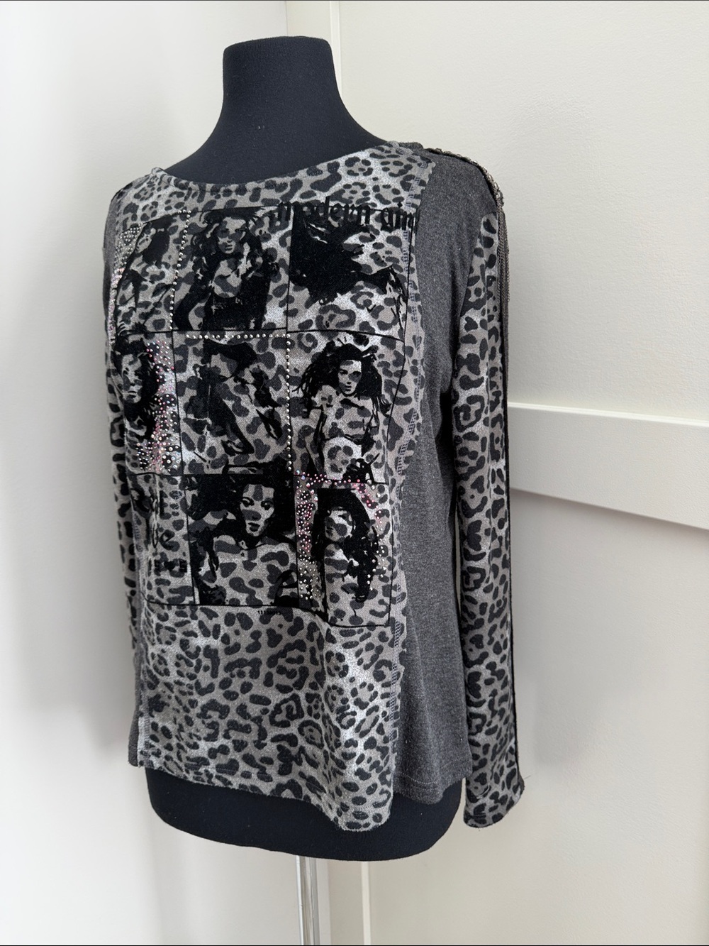 Grey Leopard Graphic Long-Sleeve Sweatshirt with Rhinestone Detail